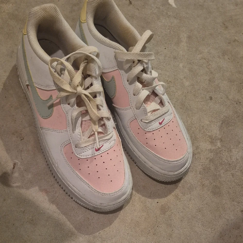 Nike Air Force 1 Pink and Cream Sneakers - Picture 1 of 4